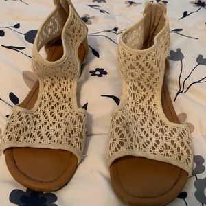 American Eagle Sandals